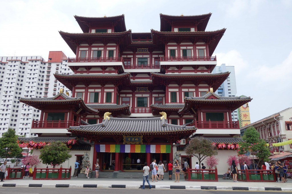 Chinese Temple Backpacking In Singapore On A Budget