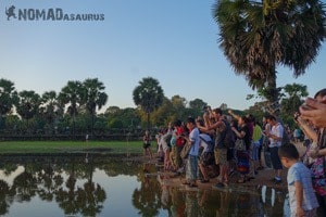 Backpackers Paradox Traveller Vs Tourist Angkor Wat Crowd