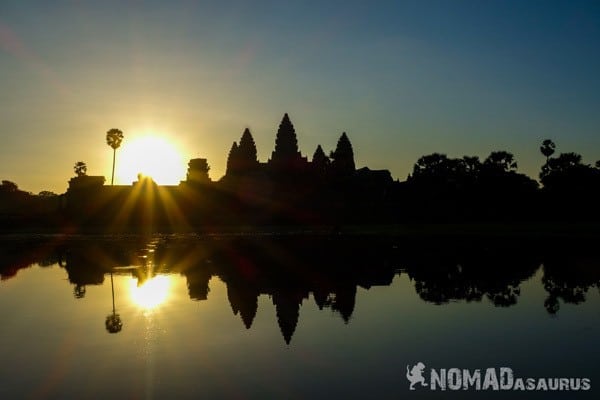 Backpackers Paradox Traveller Vs Tourist Angkor Wat Sunrise