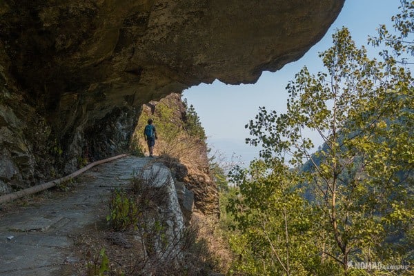 Overhanging Cliffs Hiking Mount Cangshan Dali Yunnan China