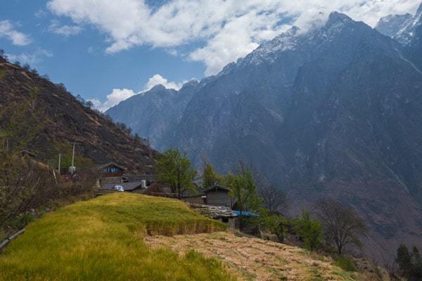 Walnut Grove Tiger Leaping Gorge Trekking Guide Yunnan China