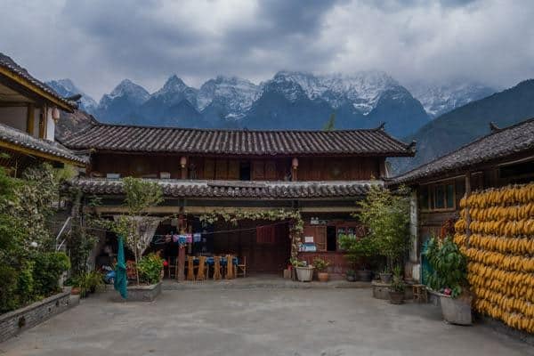 Naxi Family Guest House Tiger Leaping Gorge Trekking Guide Yunnan China