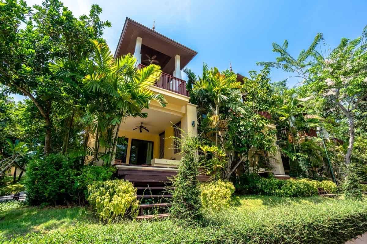 Two years agone nosotros showed upward on the tranquility isle paradise that is Koh Lanta Crown Lanta – The Best Luxury Hotel In Koh Lanta