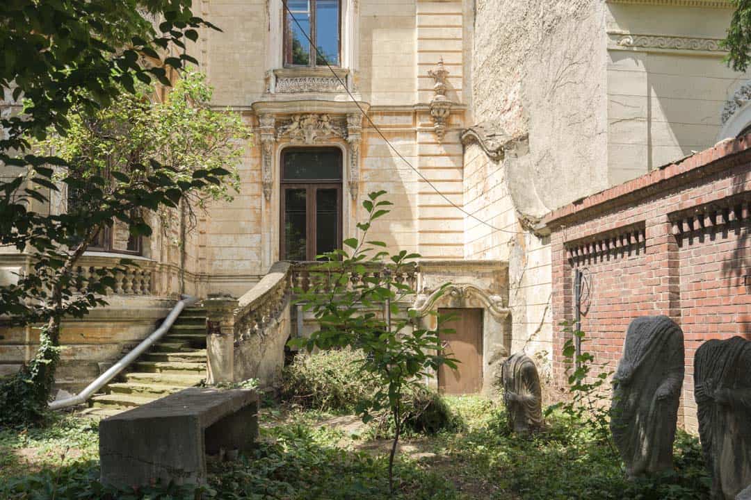 Front Yard Bucharest Beautiful Decay Tour