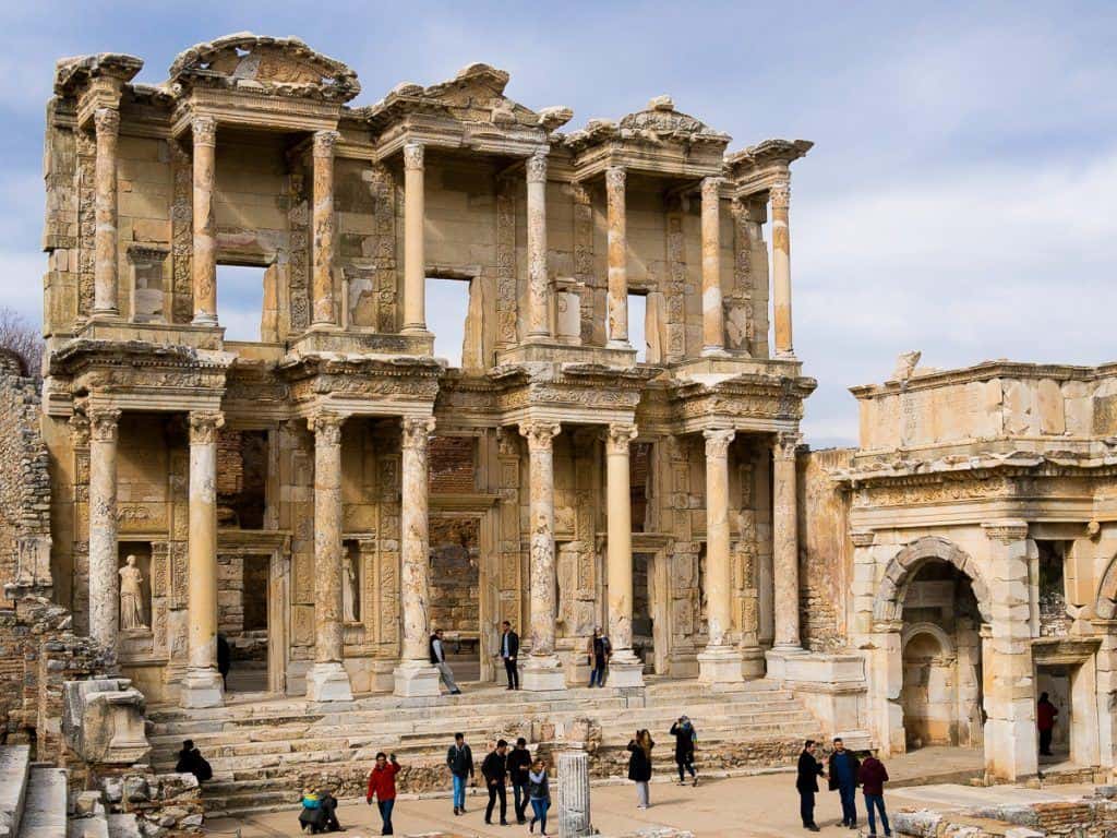 From feasting with the locals to travelling dorsum inwards fourth dimension at ancient monuments xi Fantastic Things to Do inwards Izmir, Turkey
