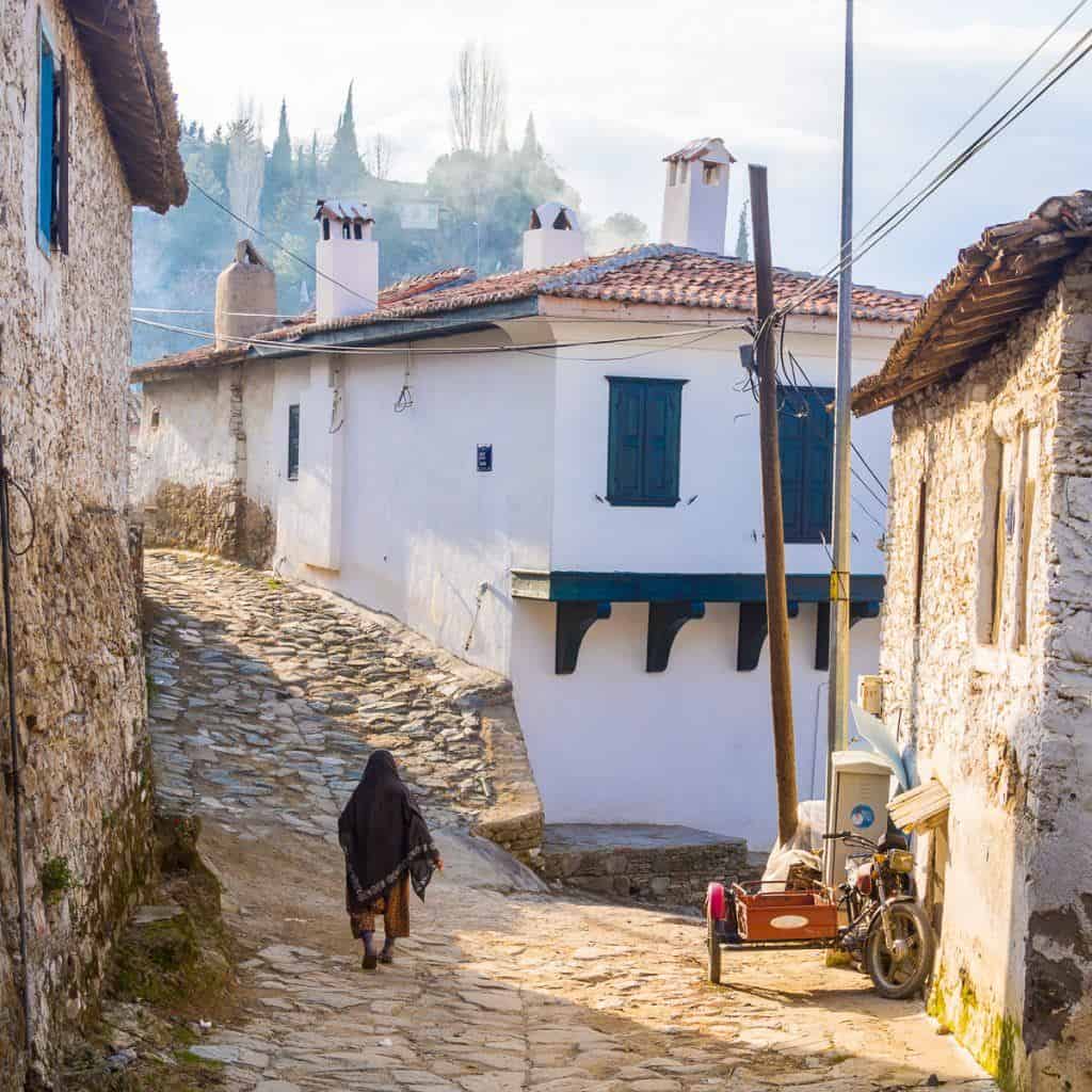 From feasting with the locals to travelling dorsum inwards fourth dimension at ancient monuments xi Fantastic Things to Do inwards Izmir, Turkey