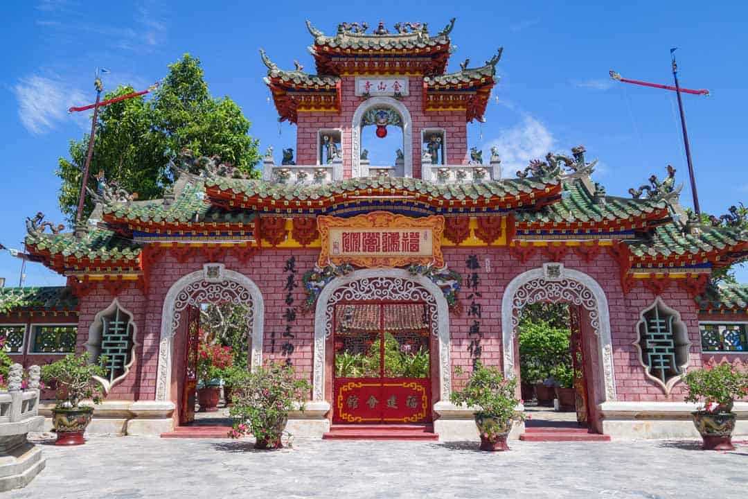 From exploring the biggest caves inward the populace to relaxing on palm 33 Epic Things to Do inward Vietnam (2019 Edition)