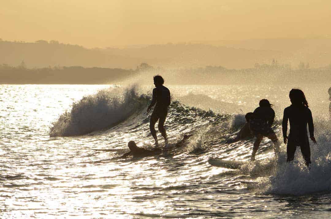 Surfers Byron Bay Pixabay