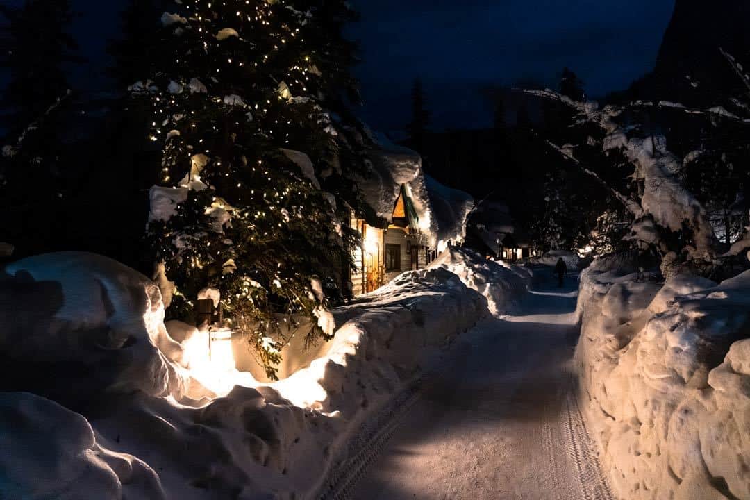 Emerald Lake Lodge Night