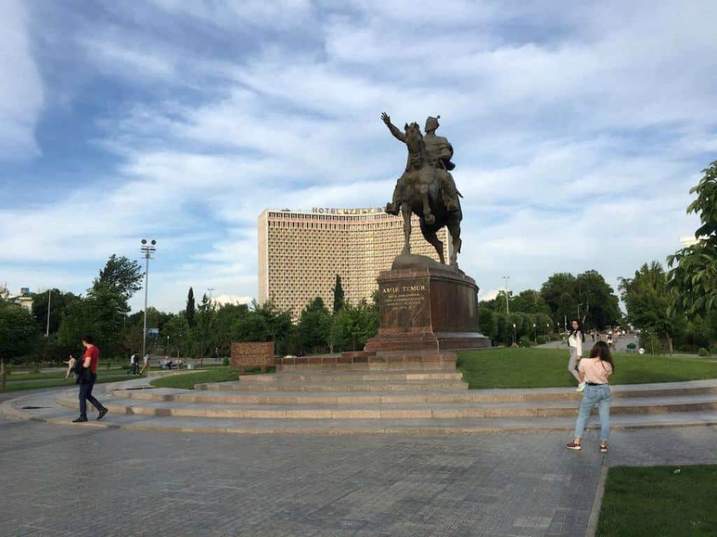 Amir Timur Square 