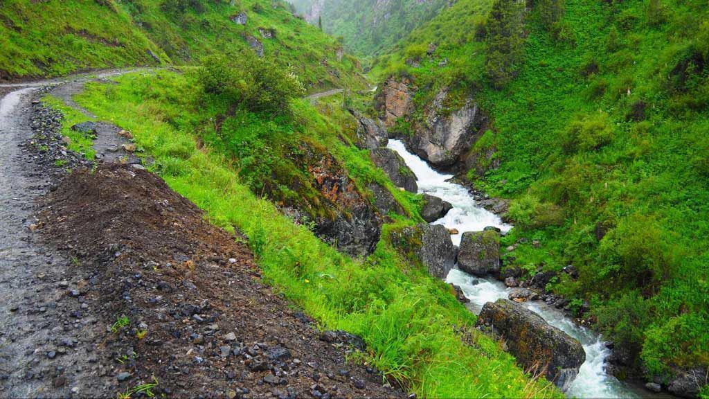 Road Sario Oi And Kum Bell Pass