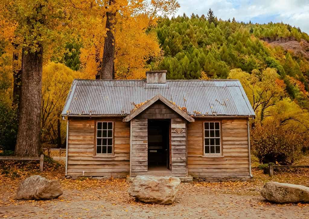 New Chum Loop Old Hut In Arrowtown