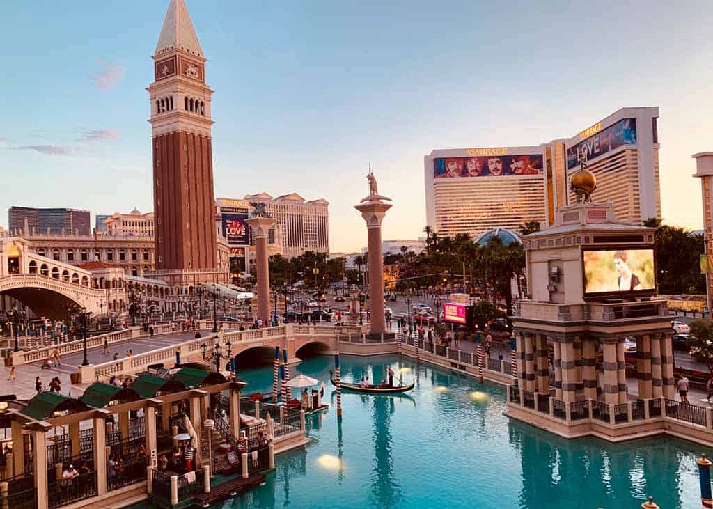 Las Vegas Travel Guide 2022: Sin City's Most Popular Attractions