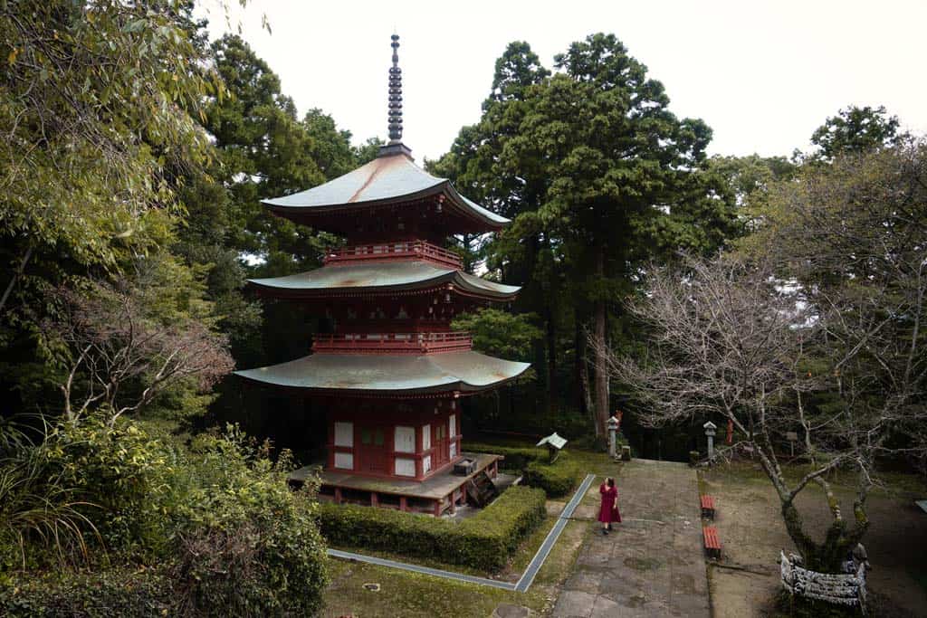 Yusanji Temple Hamamatsu Shizuoka Alesha Standing