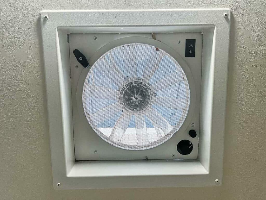 Fantastic Fan With Direction Flow And Fan Speed Controls Camper Van Roof Vents 