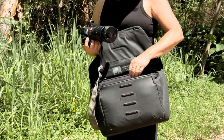 Pulling Camera Out Peak Design Everyday Messenger Review