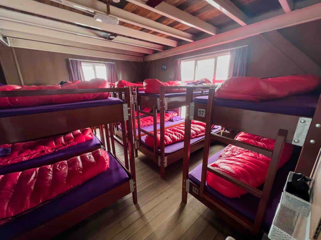 Binnen slaapkamer Panalaban Camp