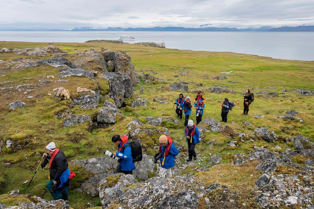 Visitantes passeando em Alkhornet Svalbard