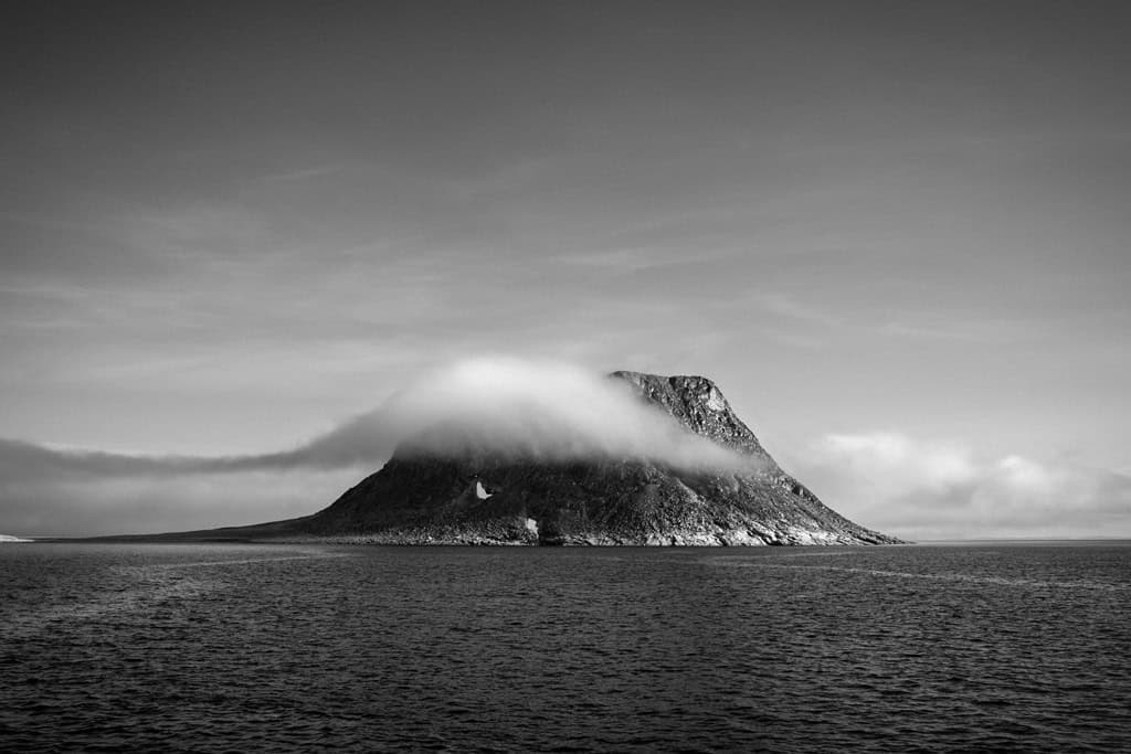 Ilha da Montanha Svalbard Preto e Branco